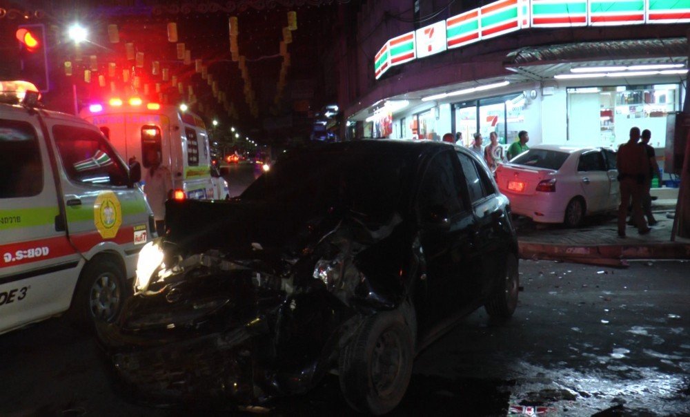 Three men were injured when two sedans collided at the Ban Chang intersection in Rayong province early on Sunday morning.