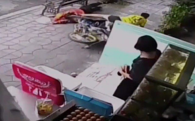 A 19-year-old motorcycle rider is facing a torrent of public condemnation  May 29, 2019 after he hit a 49-year-old pedestrian on a footpath in front of a restaurant in Thon Buri, sanook.com reported.