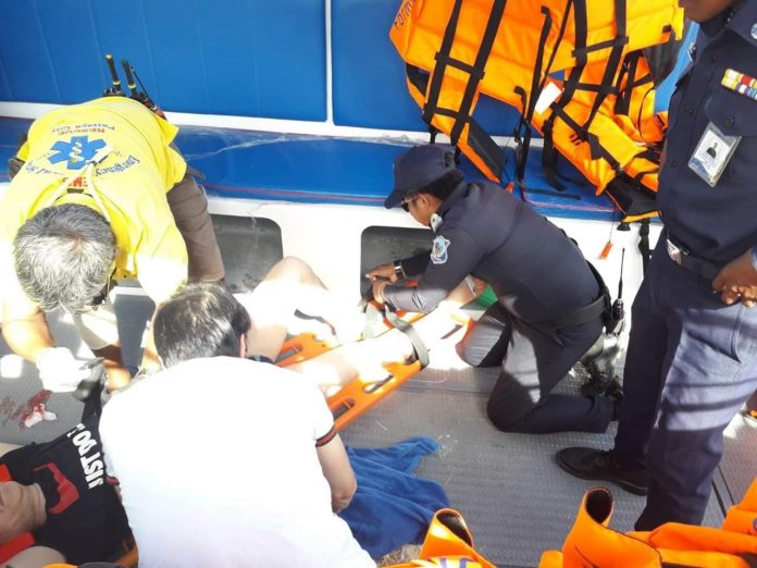 A Chinese tourist has been injured after he fell down on a speedboat while it was traveling between islands in Pattaya Bay. Officers at the Marine Safety Control Pattaya City station at the Bali Hai Pier were notified from a speedboat operator via radio that a tourist on a speedboat had been seriously injured at 10 am this morning, July 31st, 2019.  Emergency responders arrived at the boat which had arrived at the pier to find a 55-year-old Chinese tourist in serious pain and injured. He had broken his leg severely during a fall.  He was given first aid at the scene and immediately taken to a hospital. The speedboat captain told the Marine Saftey Control that the Chinese tourist was walking around the boat while they were traveling at high speed in Pattaya Bay.    The captain said that he warned the man to sit down many times but the tourist ignored him and his warnings. After multiple warnings, the man was continuing to walk around when he fell and broke his leg.  Marine Safety Control officials continue to investigate.
